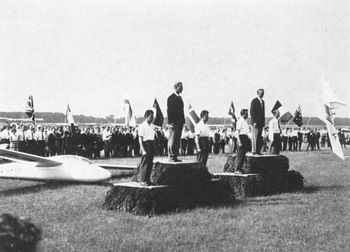 Siegerehrung Segelflug-Weltmeisterschaft 1960 Köln-Butzweilerhof